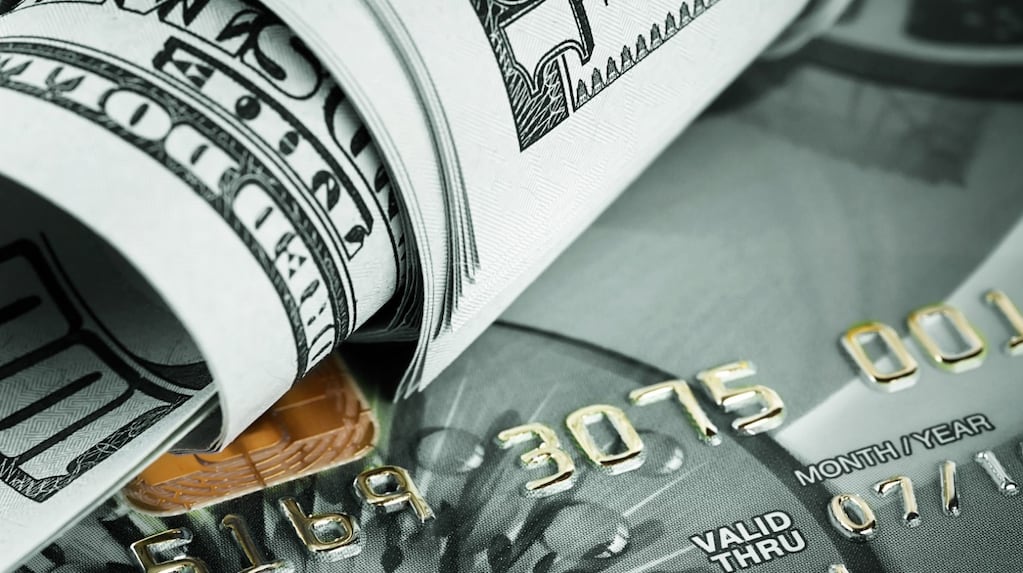 Cotización del dólar oficial y dólar tarjeta por entidad bancaria durante la jornada del martes 27 de enero