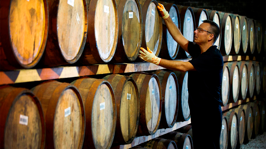 A indústria do vinho em alerta: consumo cai, exportações recuam e há excesso de estoque