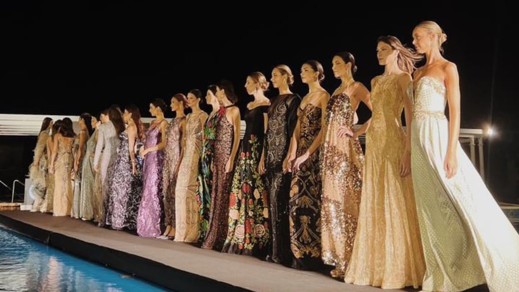 Gabriel Lage presenta su colección de alta costura junto a una piscina en Mar del Plata