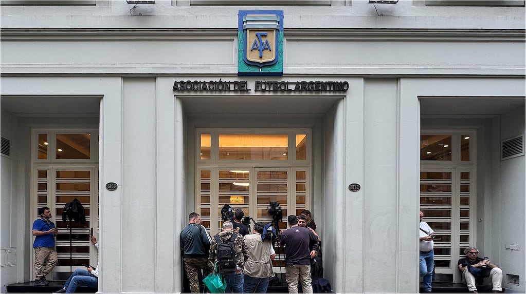 Empresário que recebeu valores milionários da AFA se apresenta à Justiça para desvincular-se do caso